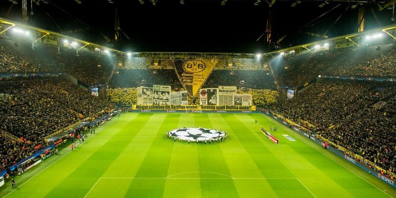 Signal Iduna Park - Nơi mà bất kỳ đối thủ nào của Dortmund cũng đều phải nghẹt thở vì tinh thần của các cổ động viên