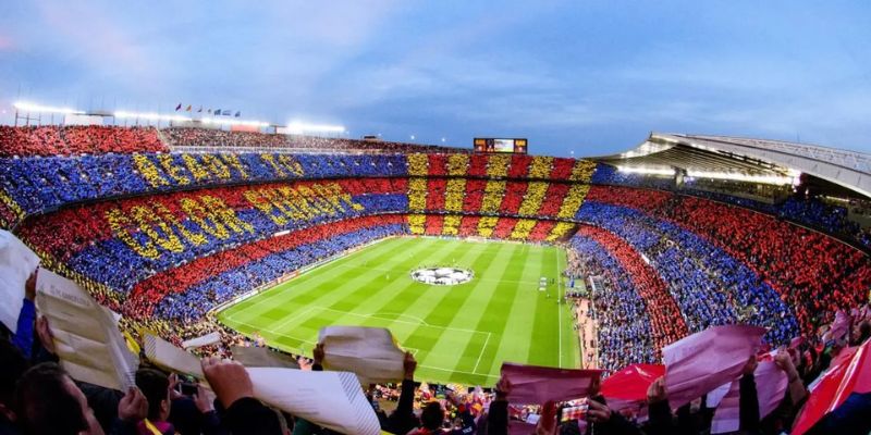 Sân Camp Nou là một trong những sân bóng đá nổi tiếng và lớn nhất thế giới